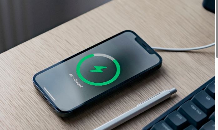 ¿Por qué mi Samsung no carga y solo aparece el rayo?
