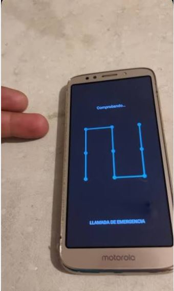 ¿Por qué mi Motorola no carga al 100%?
