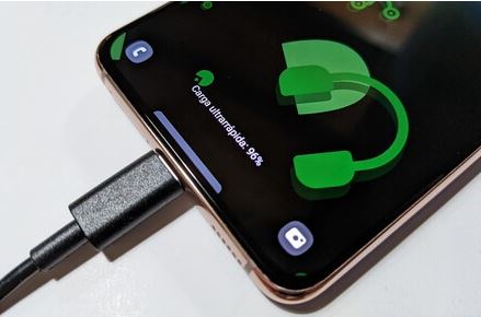 ¿Por qué mi Samsung carga lento?